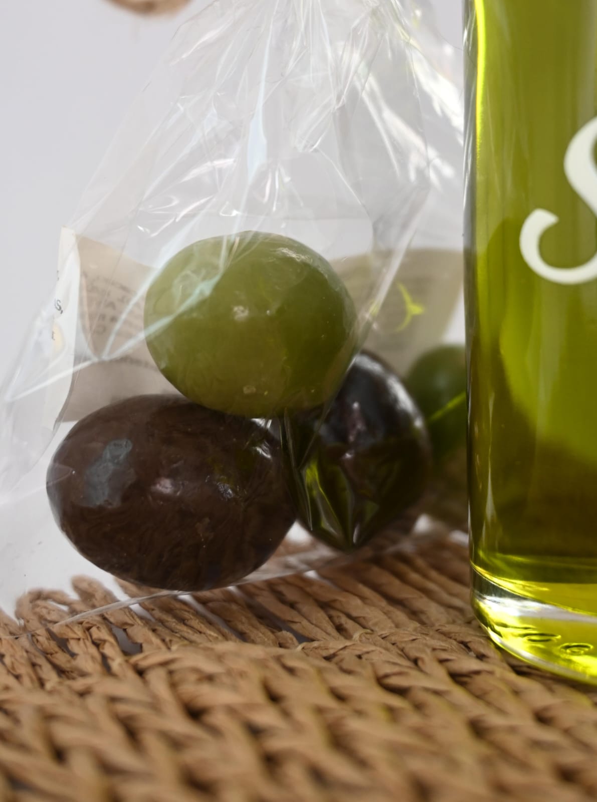 Regalos originales para bodas-Aceitunas Chocolates - Imagen 2