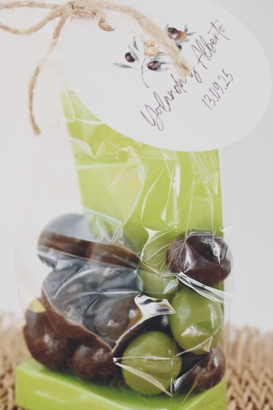 Regalos originales para bodas-Aceitunas Chocolates - Imagen 4